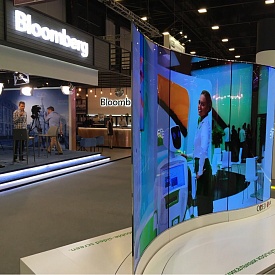 B2B-продукты LG ELectronics на стенде Сбербанка в рамках экспозиции на ПМЭФ